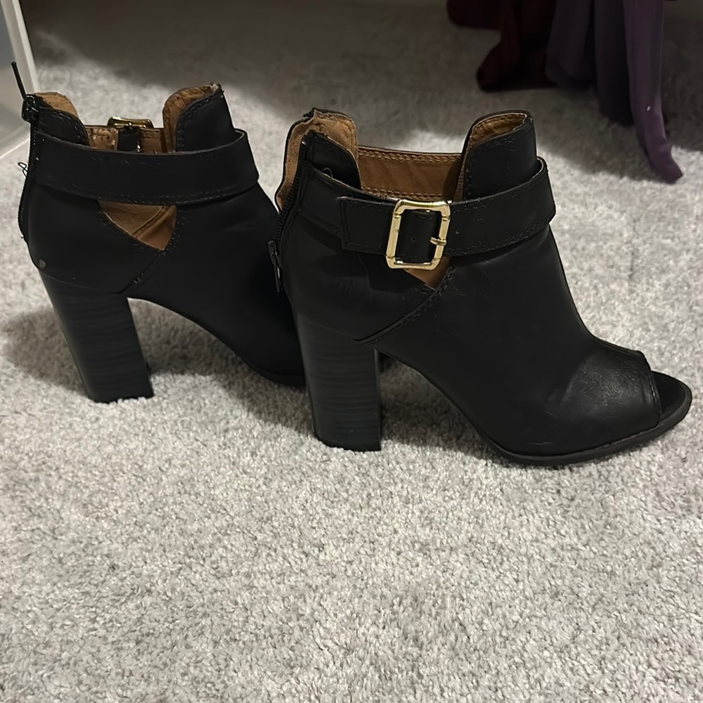 FIONI Clothing Black Heeled Boots with Gold Buckle